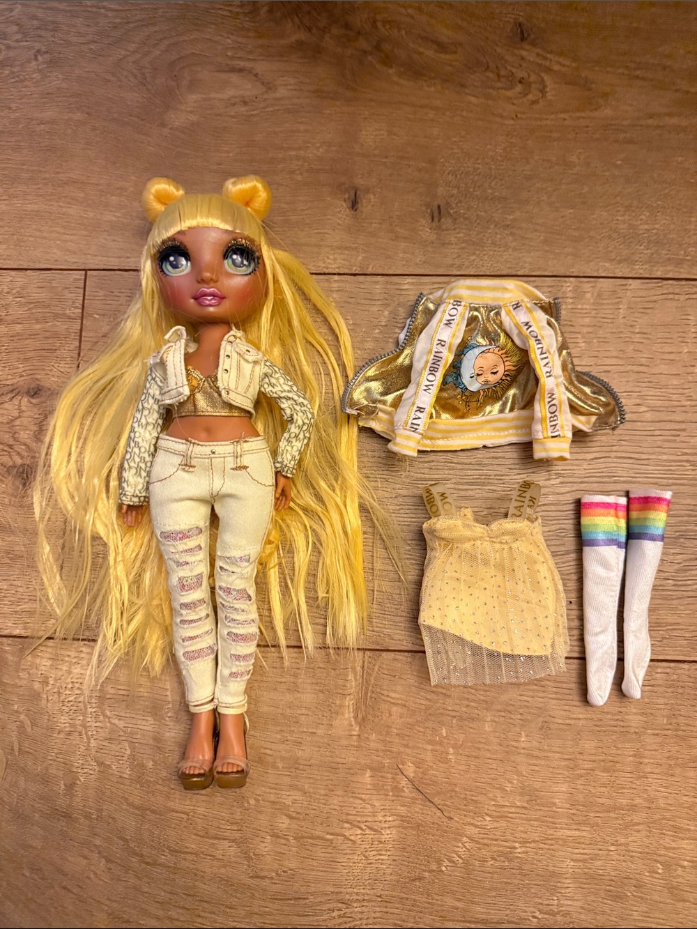 Rainbow High “Sunny Madison” Fashion Doll with Outfit and Accessories